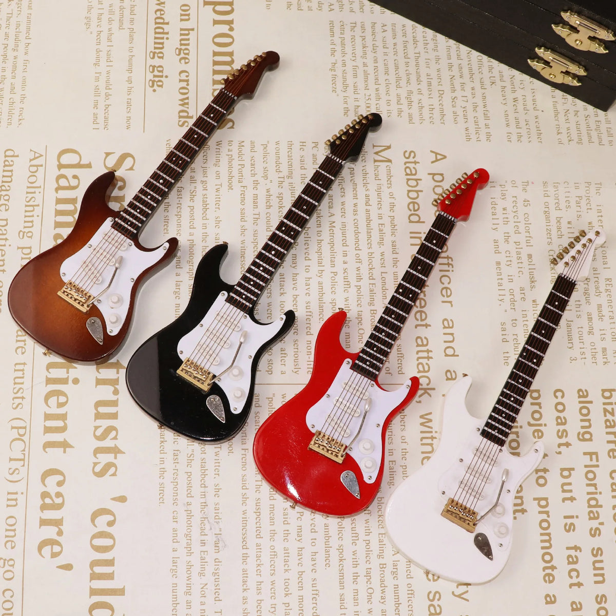 Guitarra eléctrica en miniatura de madera, modelo decorativo de colección, en 10, 14, 18 o 24 cm y en blanco, negro, rojo o marrón